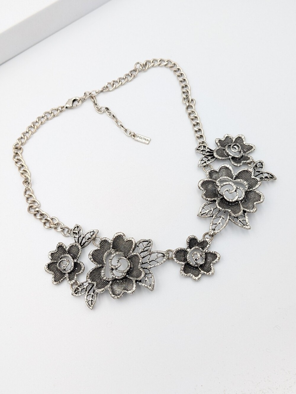 Boutique signed Spoutnik flower floral silver tone necklace